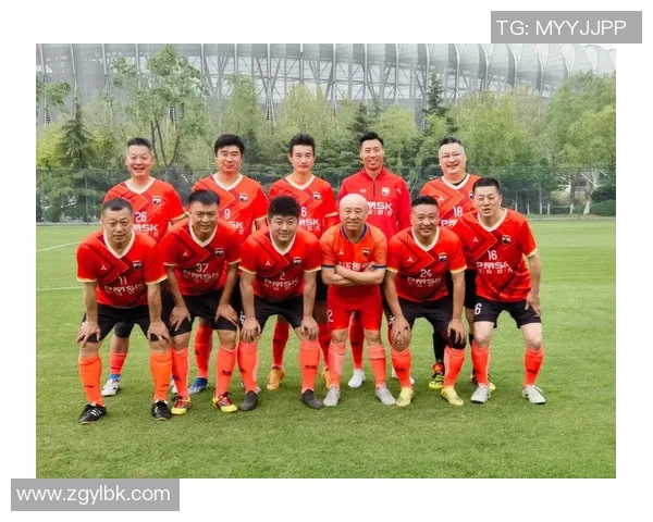 足球明星在抖音分享训练日常与生活趣事引发粉丝热议与互动